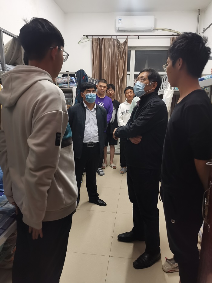 张效进宿舍.jpg